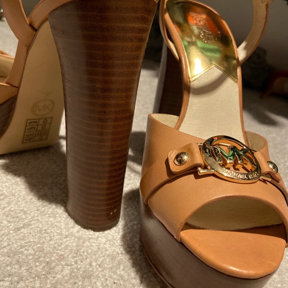 Michael Kors Racquel Platform - Picture 4 of 5